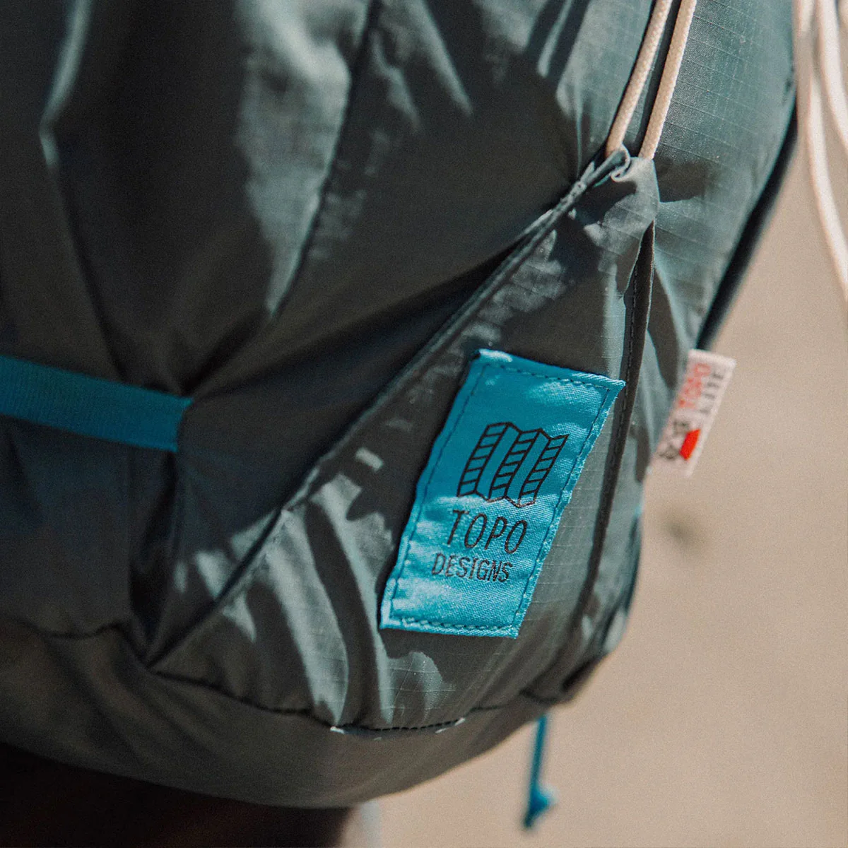 Topo Designs : TopoLite Cinch Pack 16L : Pond Blue - Image 8